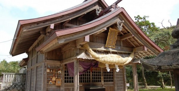 Хакуто Дзиндзя: камушек удачи..

К...