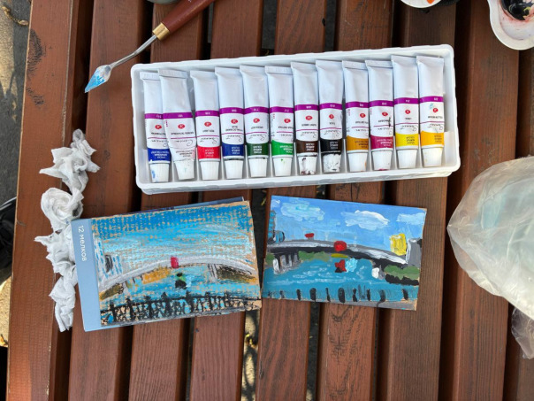 броу нарисовал и мелками, и акрилом