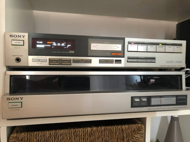 мой аудио-сетап, вертушка и усилитель. сделано в 1984м