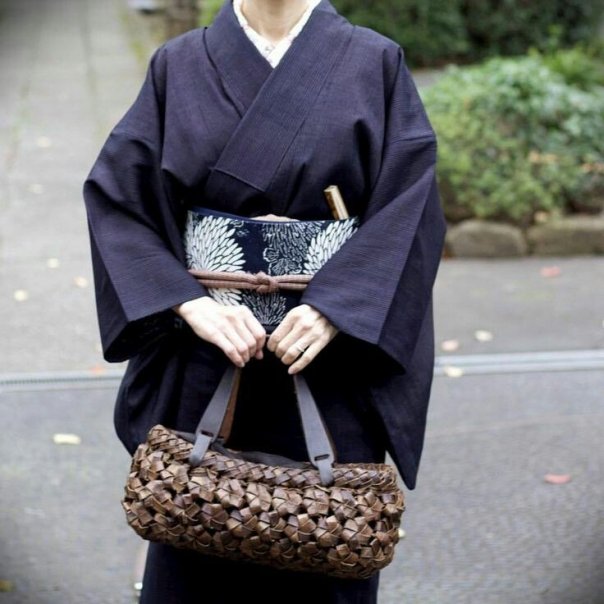 Тсумуги кимоно.

Тсумуги (紬) по-ру...