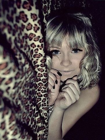 - Мам, он ревнует. 
- а чего ревнуе...