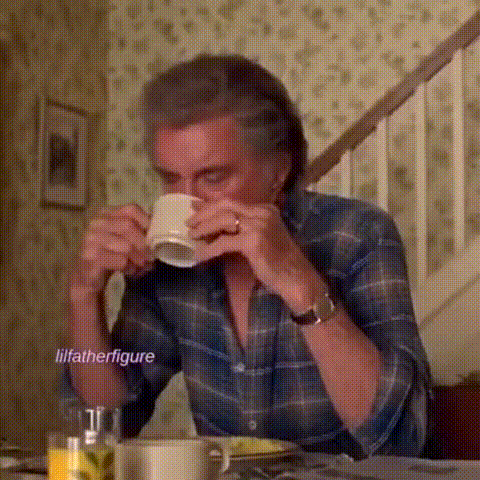 Питер Паркер с двух ног выносит дядю Бэна