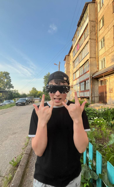 мне тут моя морда так не нравиться будто бешенством переболел=)