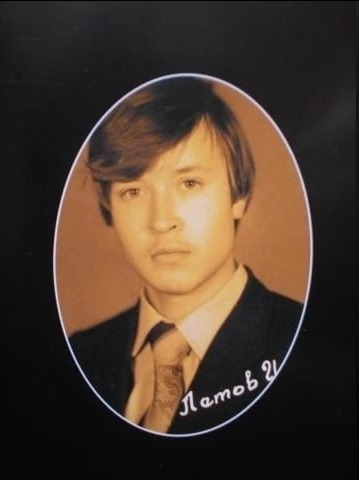 Немного биографии:

Егор Летов учи...