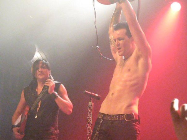 ПоСмОтРиТе КаКоЙ оН кРаСиВыЙ!!!!** Я...