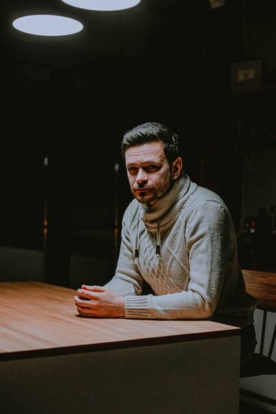 Илья Яшин:

Уже год идёт война с У...