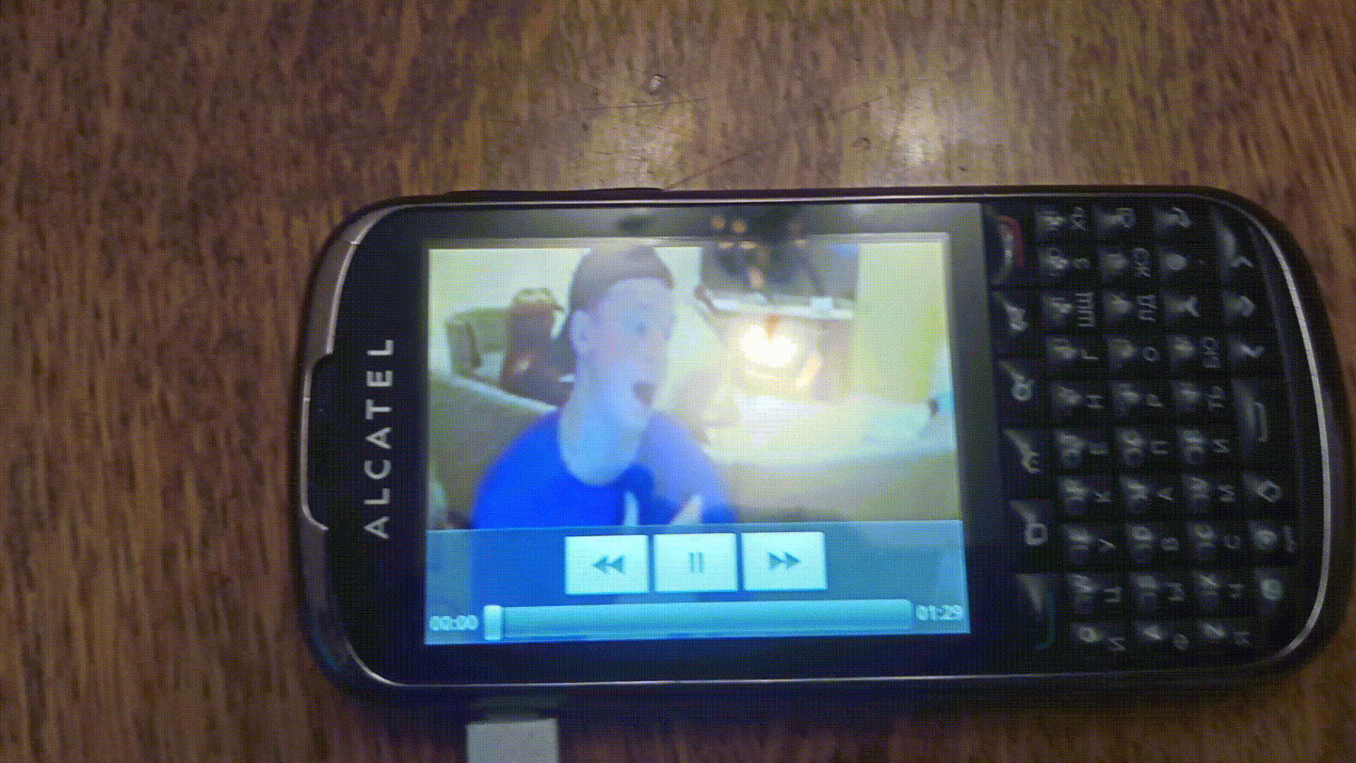 бедный алкатель